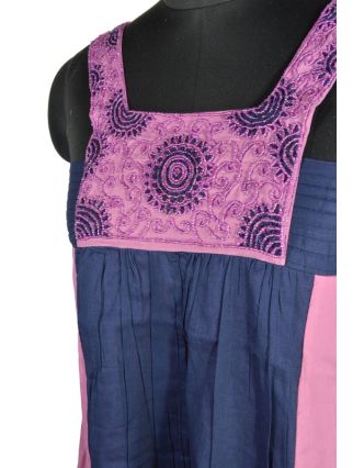 Tmavo modro-fialové krátke šaty bez rukávu s výšivkou