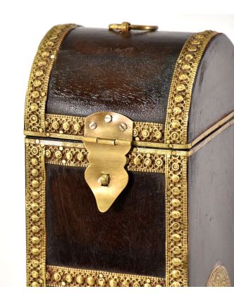 Box na víno zdobený mosadzným kovaním, 11x12x35cm