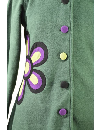 Zelený fleecový kabát zapínaný na gombíky, farebný kvetinový design, vrecká