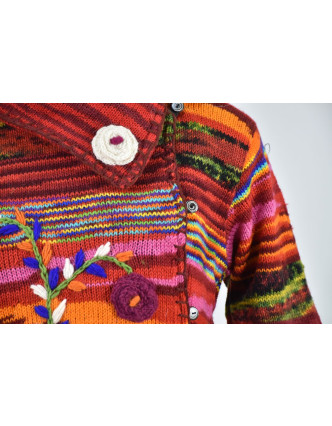 Predĺžený vlnený sveter s kapucňou a vreckami zapínaný na gombíky, kvety