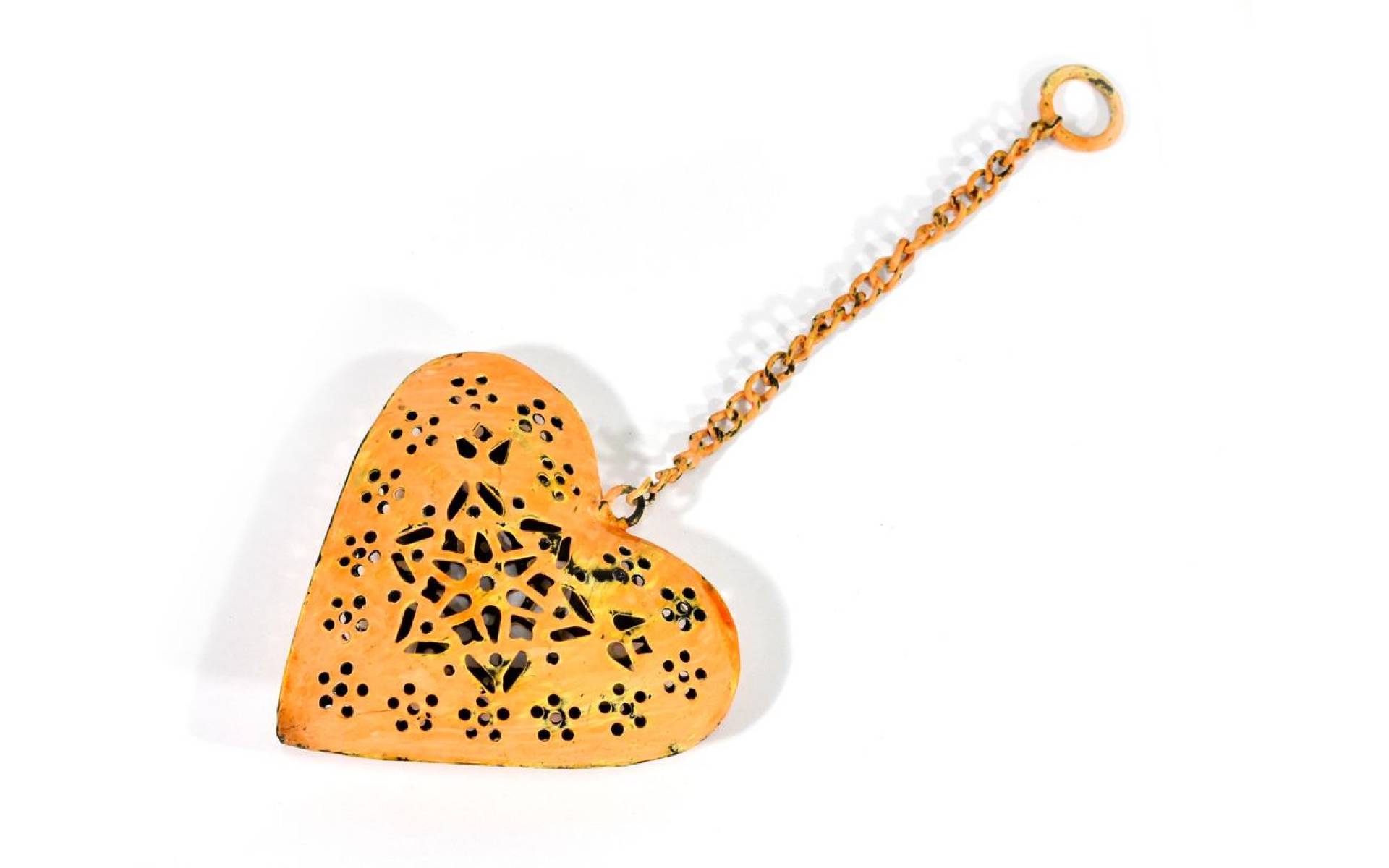 Závesná dekorácia - ručne vyrezané oranžové srdce, kov, 11x3x12cm
