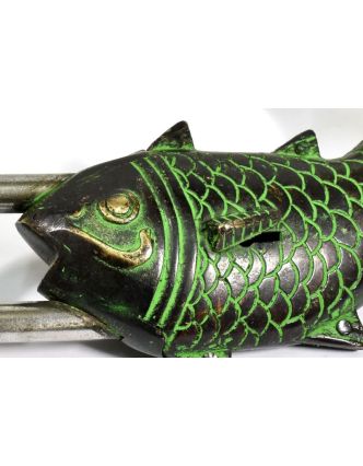 Visiaci zámok, ryba, zelená patina, mosadz, dva kľúče v tvare dorje, 19cm