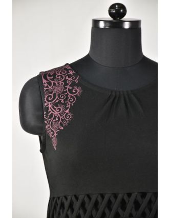Čierne šaty bez rukávov s ornamentálnou potlačou a prestrihmi, bio bavlna