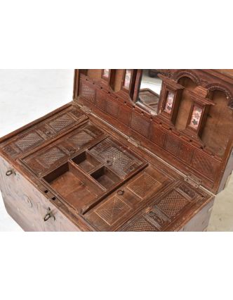Starožitná truhla z teakového dreva zdobená mosadzným kovaním, 67x36x44cm