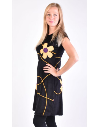 Krátke zamatové čierne šaty s krátkym rukávom, aplikácia farebné kvety