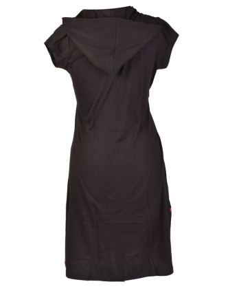 Čierne šaty s krátkym rukávom, kapucňa, kruhové aplikácie