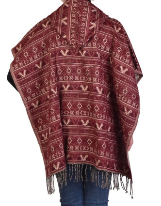Farebné pončo s kapucňou a strapcami, vzor mini aztec, vínová