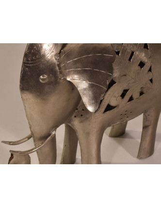 Kovový ručne tepaný svietnik v tvare slona, 30x11x25cm