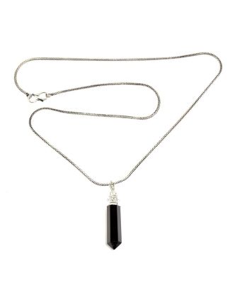 Dlhý náhrdelník s čiernym onyxom, strieborná farba retiazky
