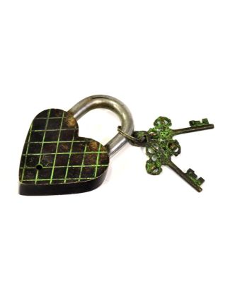 Visiaci zámok, srdce s lebkou, zelená mosadz, dva kľúče v tvare dorje, 12cm