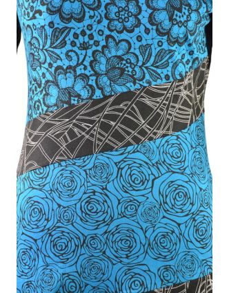 Tyrkysovo-modré šaty s kvetinovou potlačou a trojštvrťovom rukávom