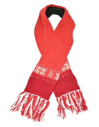 Červený vlnený šál s jemným dizajnom vločiek a strapcami
