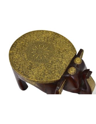 Stolička v tvare slona zdobená mosadzným kovaním, 51x37x37cm