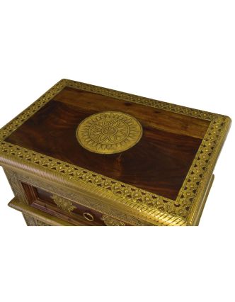 Nočný stolík z palisandrového dreva zdobený mosadzným kovaním, 45x30x65cm