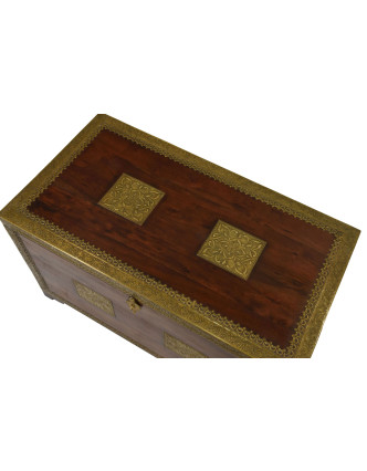 Truhla z palisandrového dreva zdobená mosadzným kovaním, 90x48x56cm