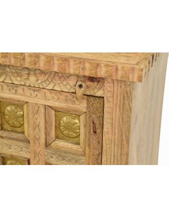 Nočný stolík vyrobený z mangového dreva, zdobený mosadzou, 51x38x74cm