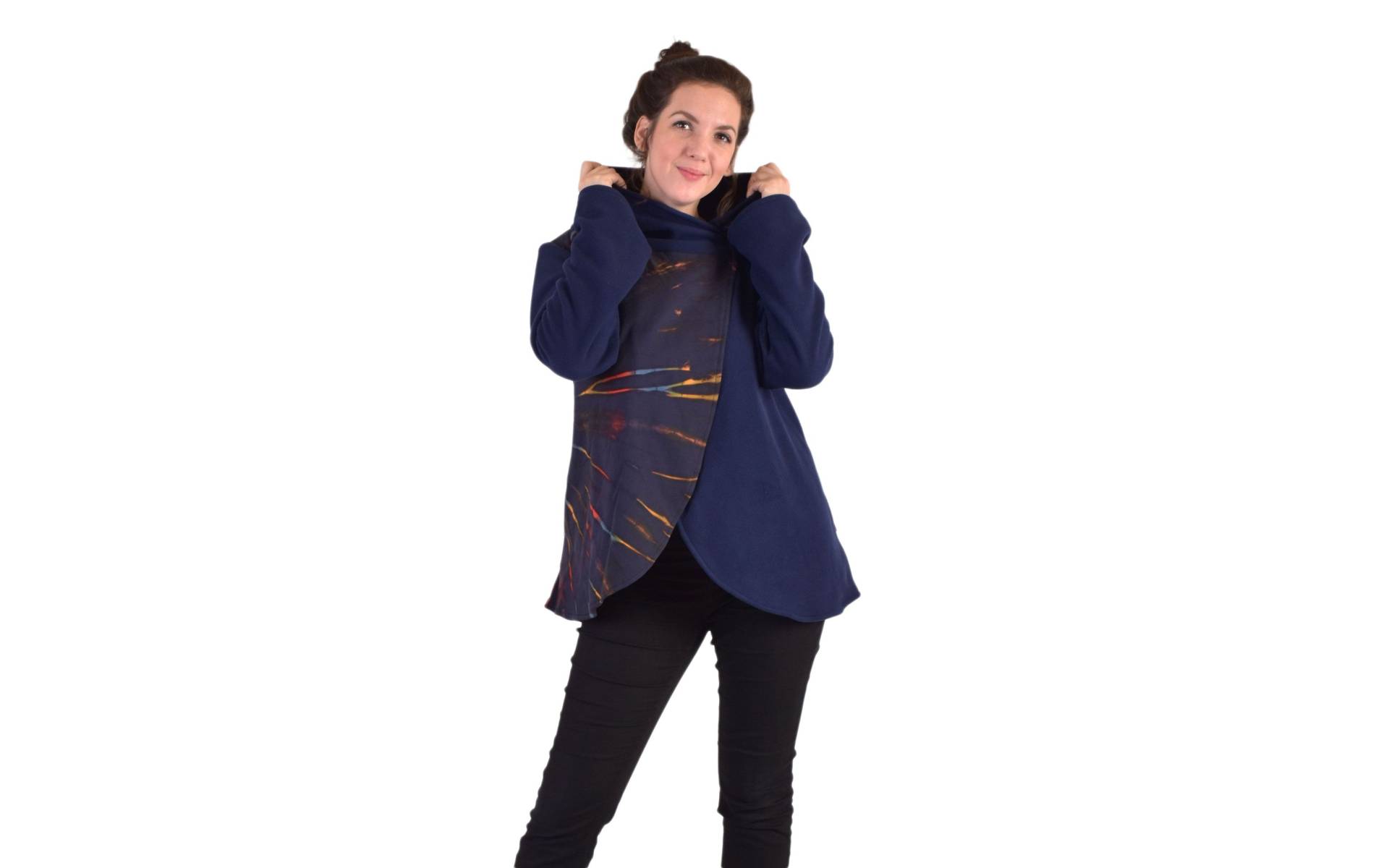 Modrý fleecový kabát s kapucňou zapínanie na gombík, dve vrecká, batika