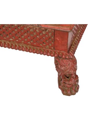 Starý stolík, ručne vyrezávané nohy, 66x66x24cm