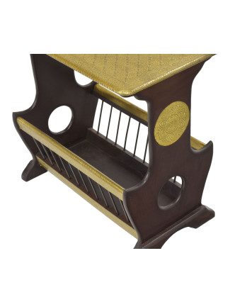 Stolík z mangového dreva, zdobený mosadzným kovaním, 60x36x57cm