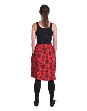 Dlhšia sukňa s vreckami, červená s Chakra potlačou, elastický pás