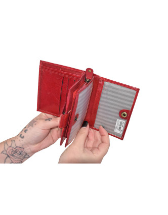 Peňaženka zapínaná na patentku, červená, zelená mačka, maľovaná koža, 12x9cm