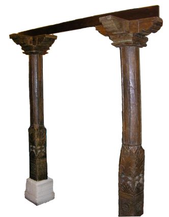 Drevené stĺpy z teakového dreva s kamenými podstavcami z Barmy, 75x57x250cm