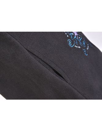 Čierno-tyrkysový fleecový kabát s potlačou zapínaný na gombík, výšivka, vrecká