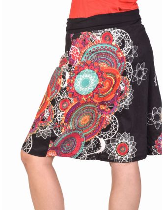 Krátka čierna sukňa s farebnou potlačou, elastický pás a šnúrka