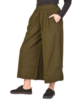 Pohodlné voľné khaki zelené trojštvrťové nohavice, guma v páse a vrecká