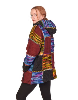 Priliehavý vlnený sveter s kapucňou a vreckami, patchwork