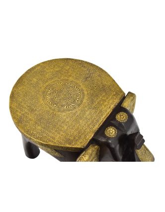 Stolička v tvare slona zdobená mosadzným kovaním, 42x30x30cm