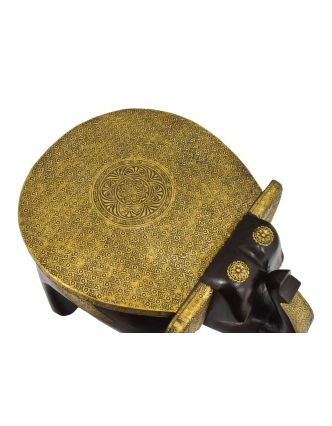 Stolička v tvare slona zdobená mosadzným kovaním, 34x46x36cm