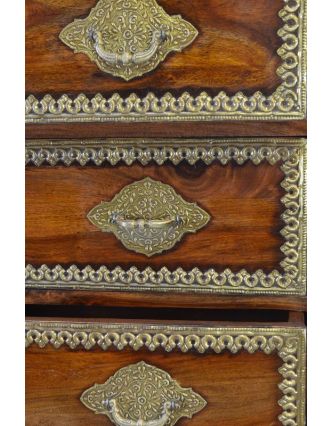 Šuplíková komoda z palisandrového dreva zdobená mosadzným kovaním, 75x41x145cm
