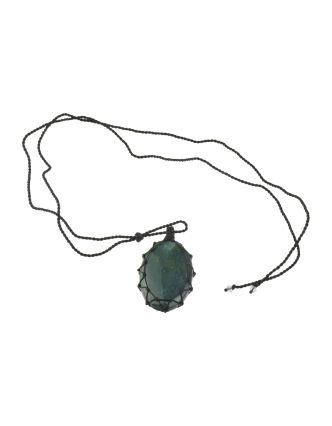 Macramé náhrdelník s tmavo zeleným achátom na sťahovacej šnúrke, obvod až 78cm