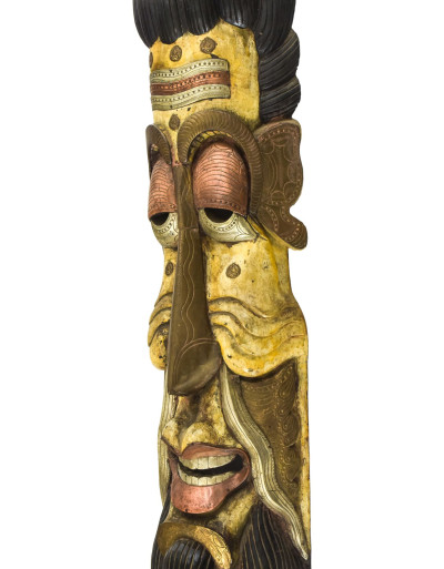 Drevená maska, "Jogi" zdobená mosadzou a meďou, 20x13x120cm