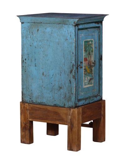 Starý kovový trezor, plne funkčný, na podstavci z teakového dreva, 63x53x112cm