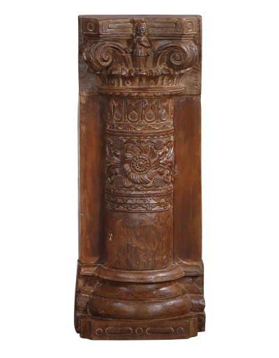 Podstavec vyrobený zo starého stĺpu, 44x28x109cm