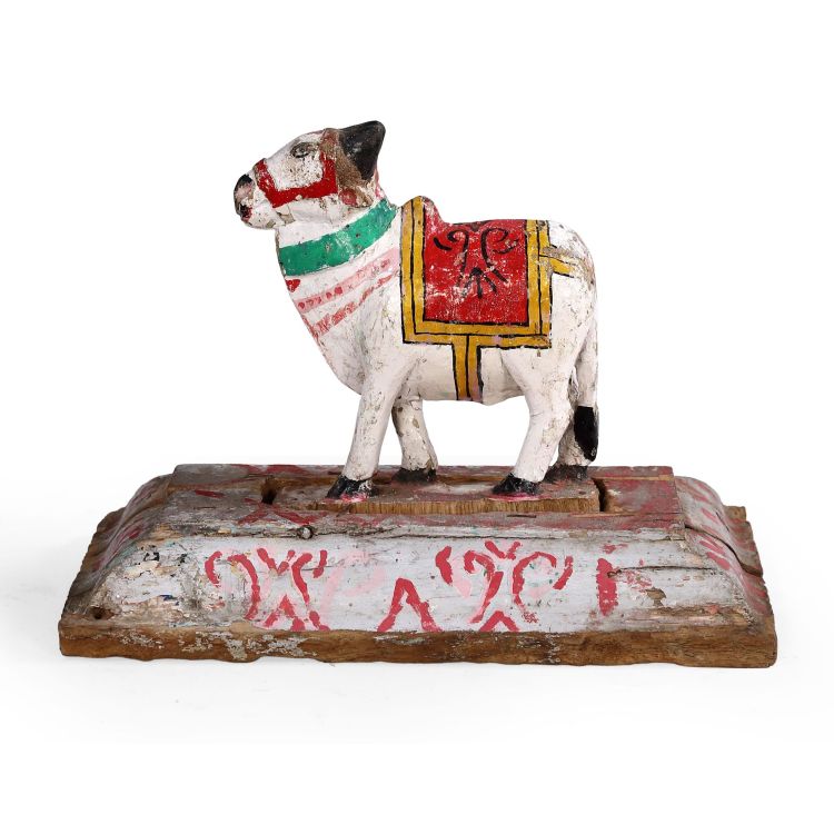Soška posvätného býka Nandi z dreva, antik, ručne maľovaná, 31x17x23cm