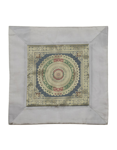 Saténová obliečka na vankúš so zlatou výšivkou, zips, 40x40cm